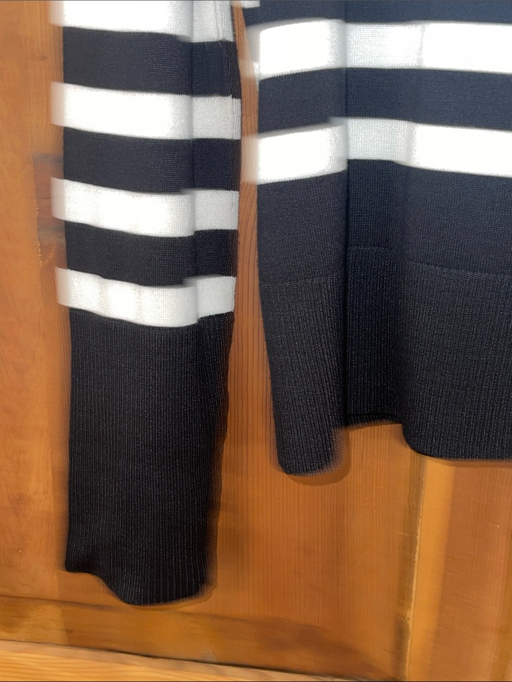 KARL LAGERFELD B/W Striped Sweater Sz. L - Picture 6 of 16